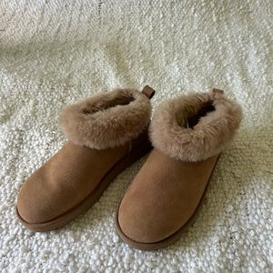 Ultra Mini UGGS with Fur Trim Size 8
